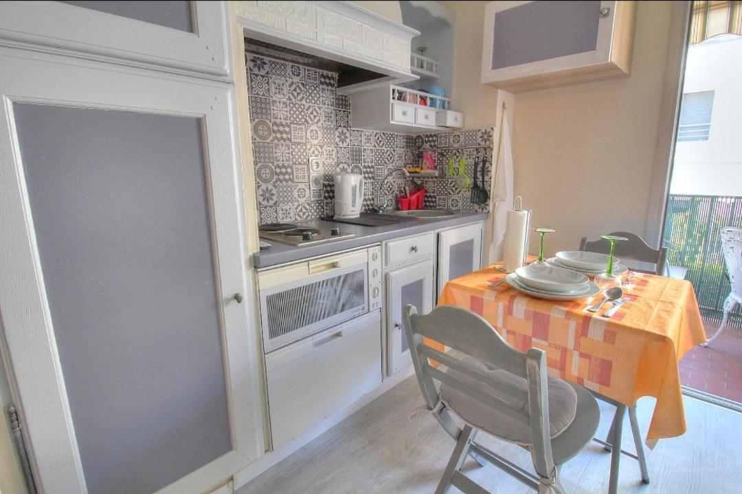 Confort, Parking Prive, Terrasse Et * Antibes